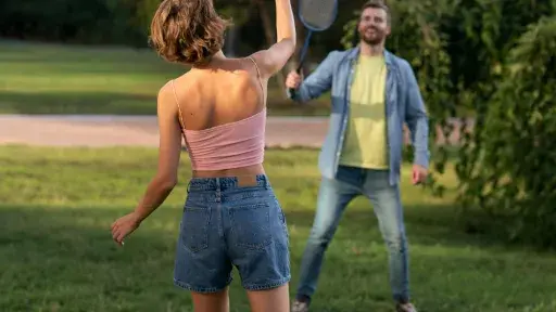 Des adultes qui jouent